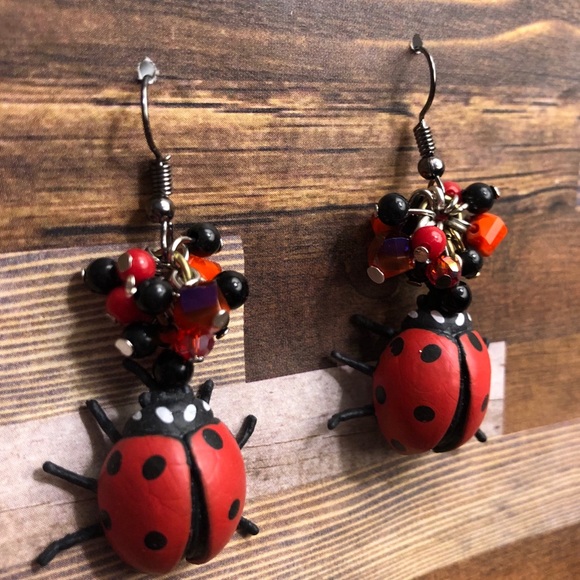 Ladybug 🐞 red insect garden lady dot bead earring - Picture 2 of 3